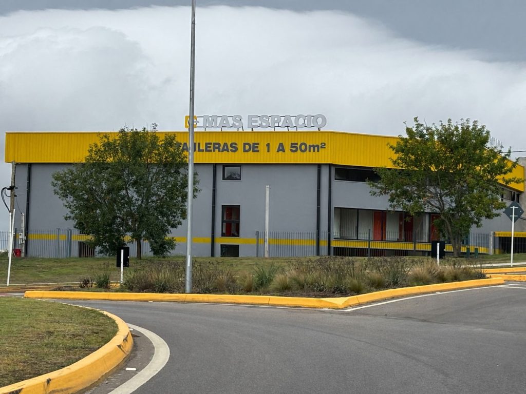 Más Espacio, fachada