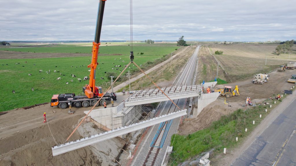 Montaje de puente en La Cruz