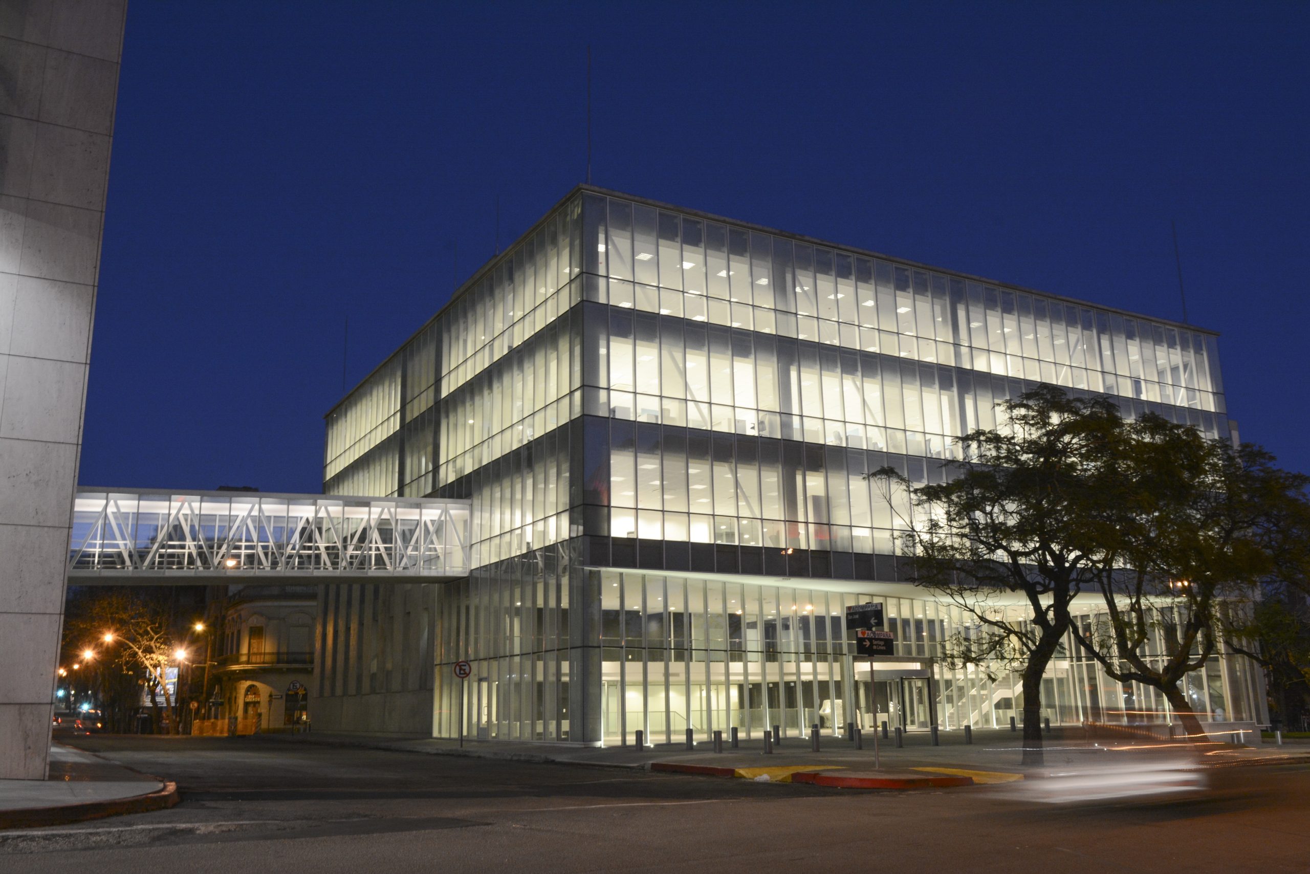 Anexo de Torre Ejecutiva, exterior