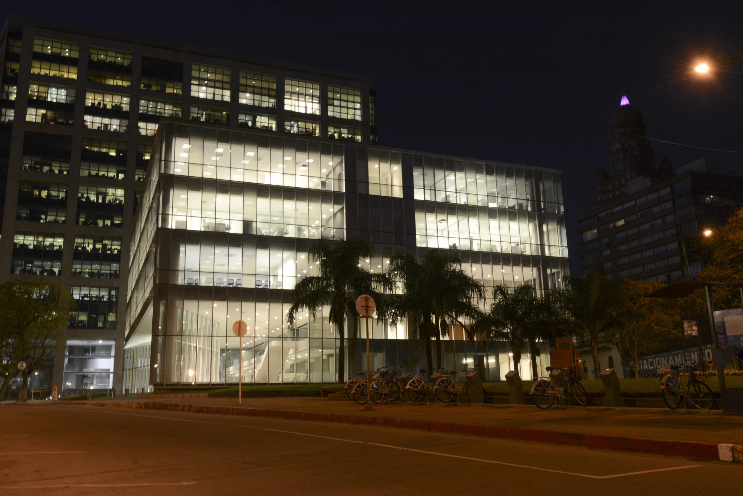Anexo de Torre Ejecutiva, exterior